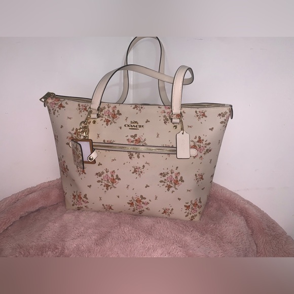 COACH Floral Print With Picture Frame Bag Charm - Picture 2 of 12